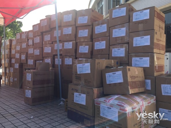 苏宁快递为上海高校毕业生免费寄包裹