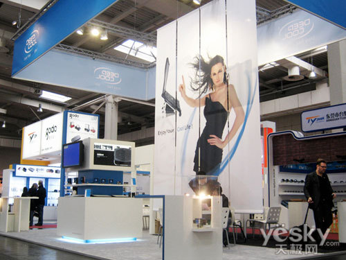 ߽CeBIT2011:̽ؾݷ񳬴ģչ̨