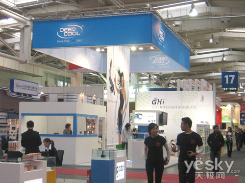 ߽CeBIT2011:̽ؾݷ񳬴ģչ̨