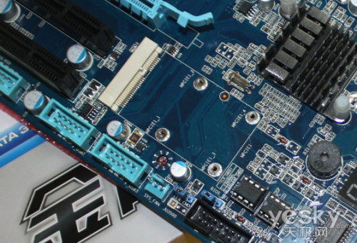 ͨ890GXƽ̨4  799R890GSSD