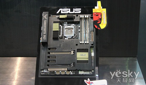 COMPUTEX2011 ˶չʾ990FX