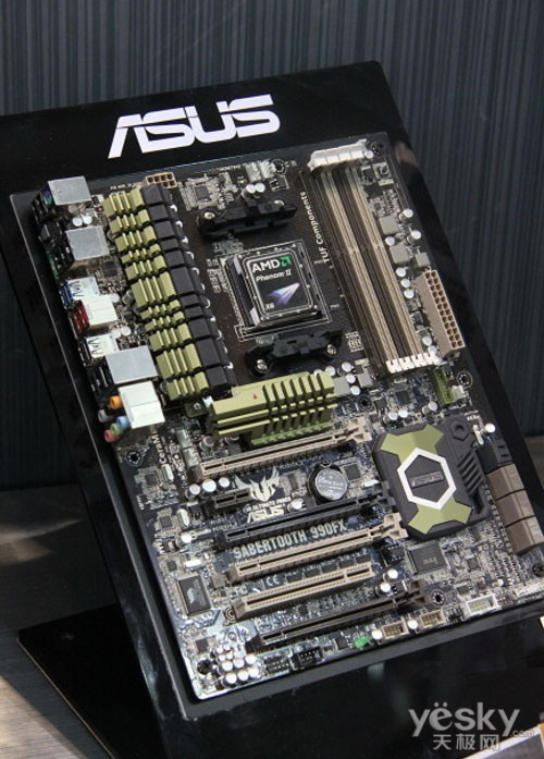COMPUTEX2011 ˶չʾ990FX
