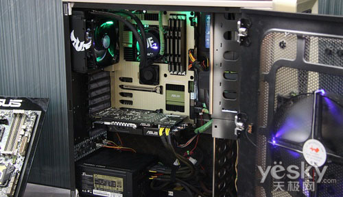 COMPUTEX2011 ˶չʾ990FX