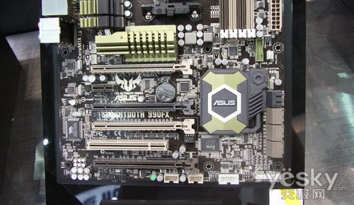 COMPUTEX2011 ˶չʾ990FX