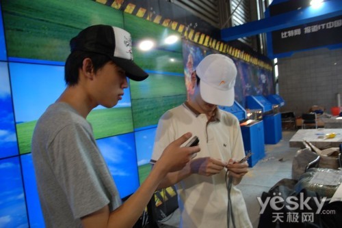 Ȼ ChinaJoy2011켫չ̨չ