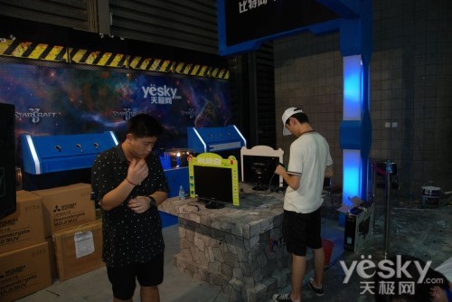 Ȼ ChinaJoy2011켫չ̨չ