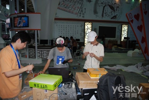 Ȼ ChinaJoy2011켫չ̨չ