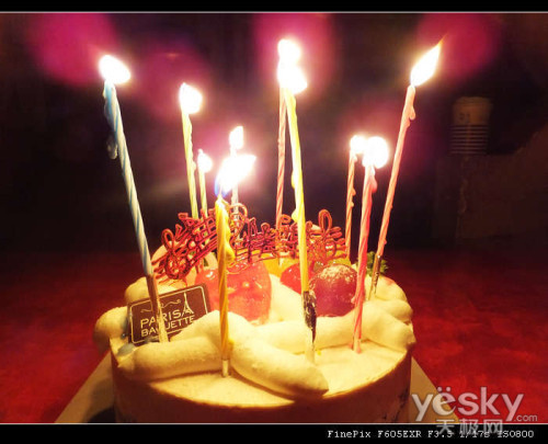 С ʿFinePix F605EXR