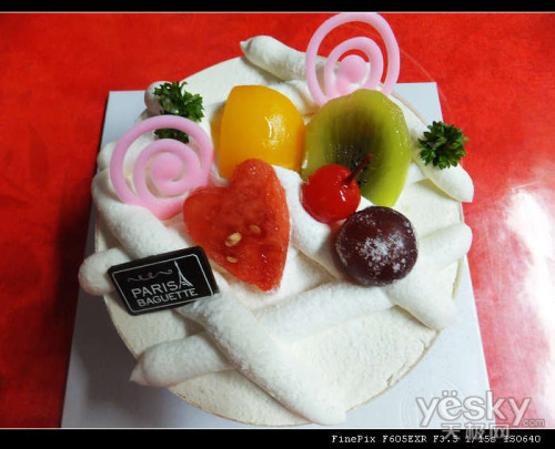 С ʿFinePix F605EXR