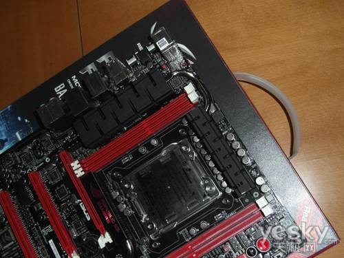 Description: F:\Business\TRENDS\ASUS Project\References\Intel Platform\ROG\Rampage IV Formula\SAM_2186.JPG