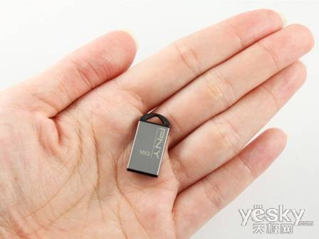 PNY USB Flash Drive_Mini M1_16G_Hand (3).JPG