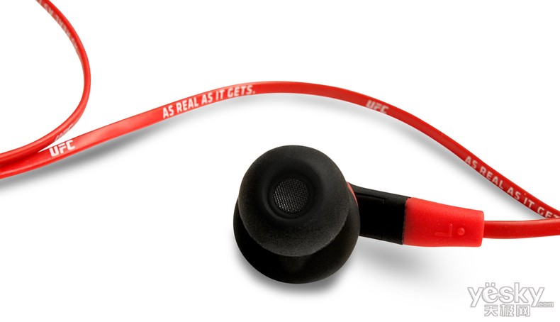 steelseries-in-ear-headset-ufc-edition_angle-image-2
