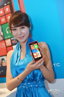 HTC携手中国联通发布首批WP8智能手机