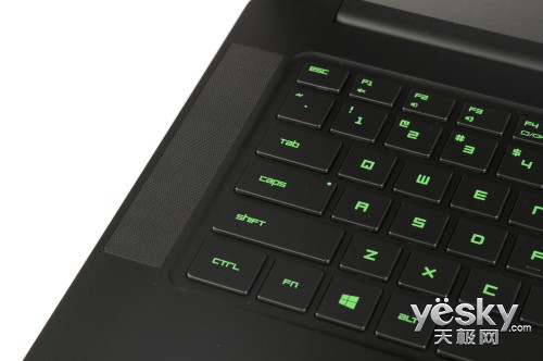 ɫԴרע Razer BladeϷ