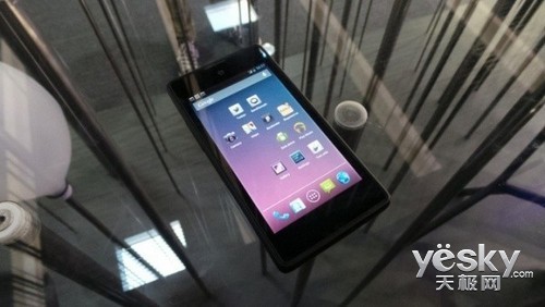 īˮֻ YotaPhone 