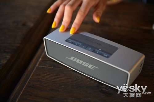 С Bose SoundLink Mini