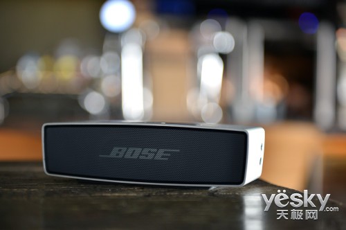С Bose SoundLink Mini