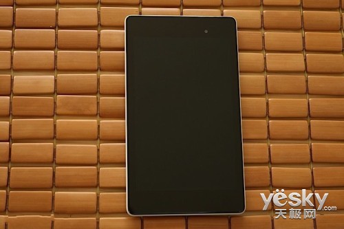 谷歌昨发布白色版新Nexus 7 和黑色差别不大