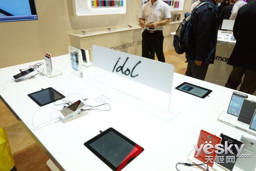 CES 2014ֳ TCL idol X+չ̨
