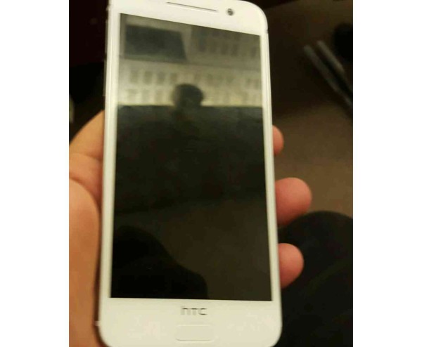 HTC One A9ع iPhone 6