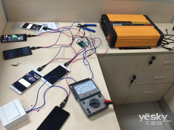 脑洞大开的黑科技 网友用金立M5充电特斯拉