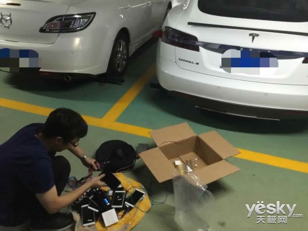 脑洞大开的黑科技 网友用金立M5充电特斯拉