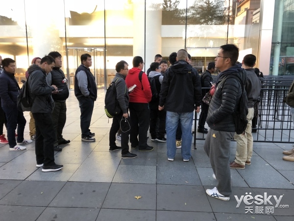 iPhoneX𱬿!AppleStoreǰŶӳ