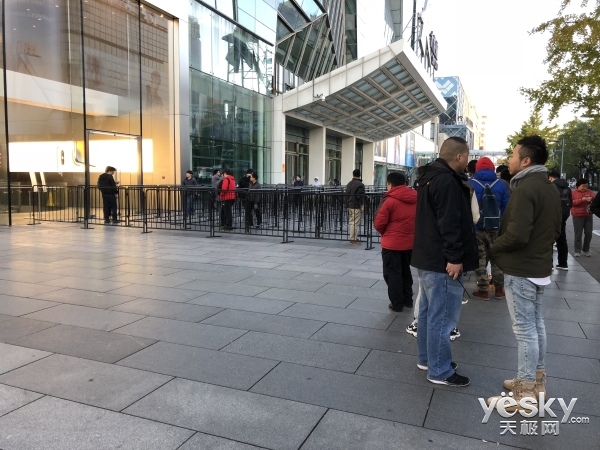 iPhoneX𱬿!AppleStoreǰŶӳ