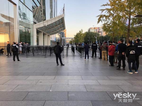 iPhoneX𱬿!AppleStoreǰŶӳ