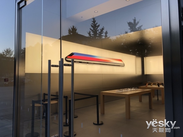 iPhoneX𱬿!AppleStoreǰŶӳ