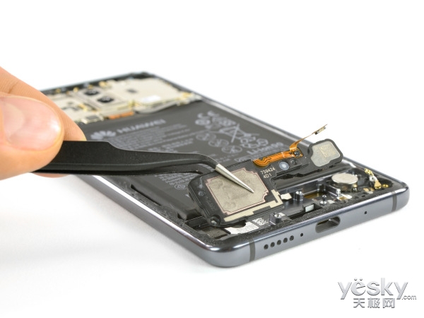 华为Mate 10 Pro拆解：修复更换手机显示屏是难点！