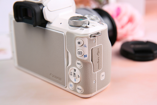 EOS M50